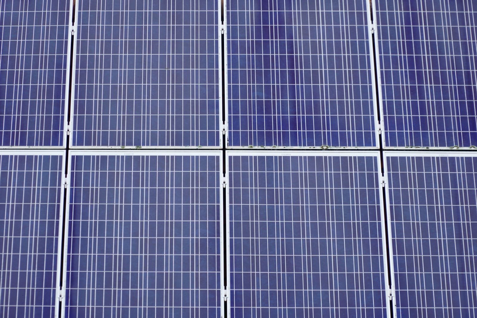 PV-Anlage nach der Reinigung durch MEKO – saubere Module